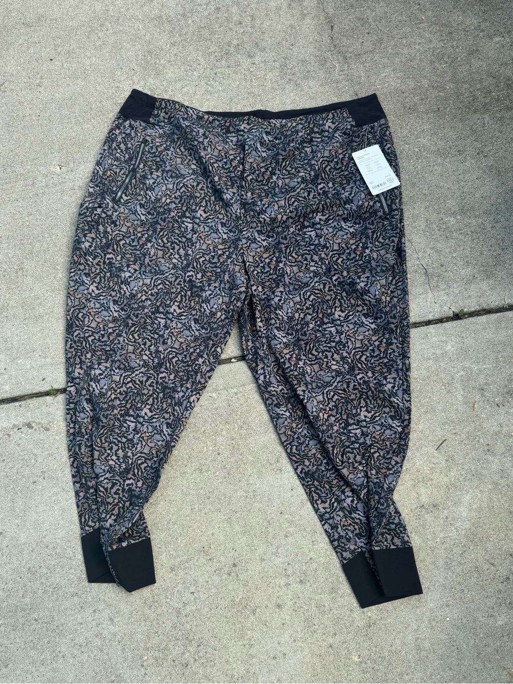 Athleta Trekkie north Printed Jogger Pants - Picture 2 of 2